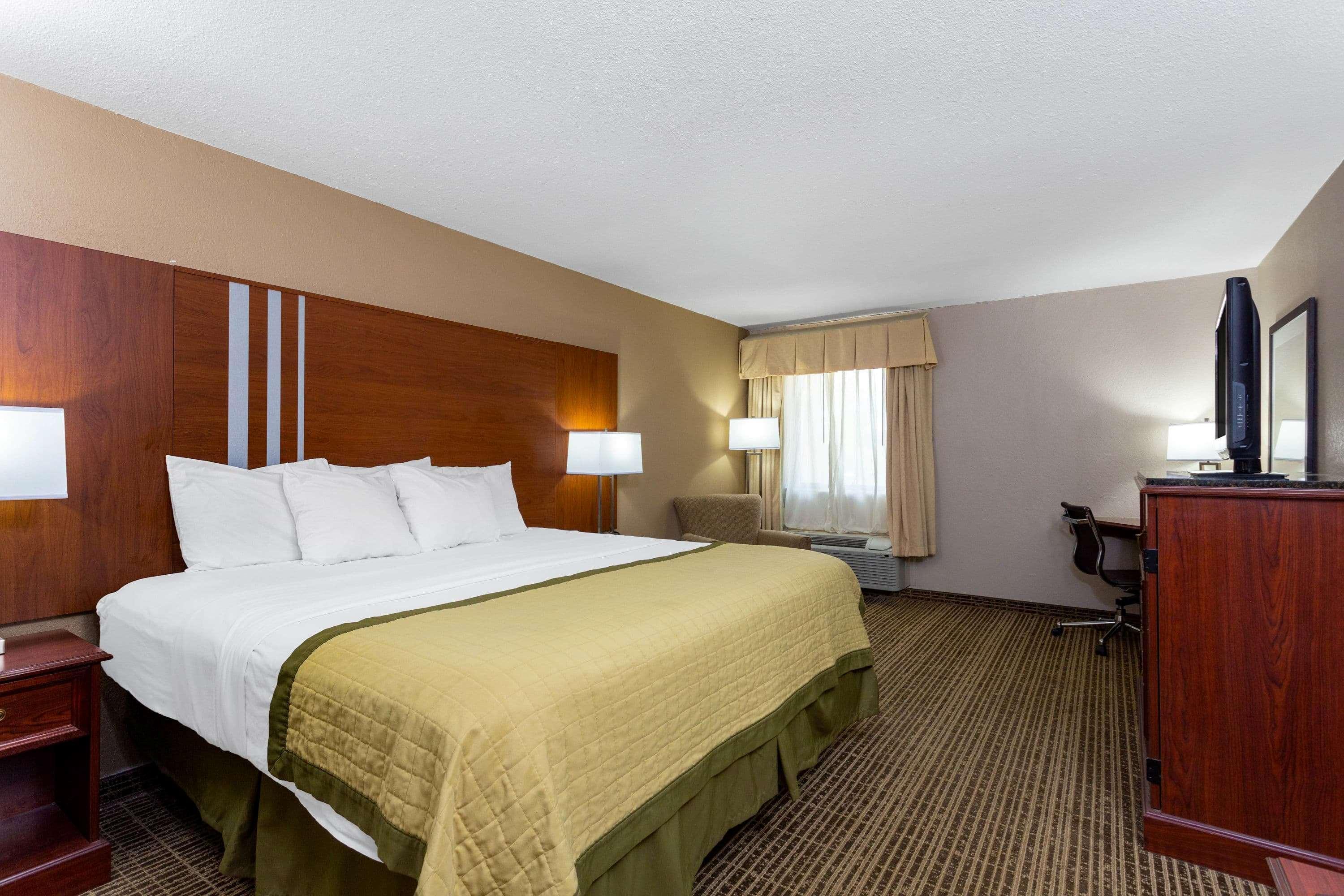 Baymont By Wyndham Elkhart Hotel Exterior photo