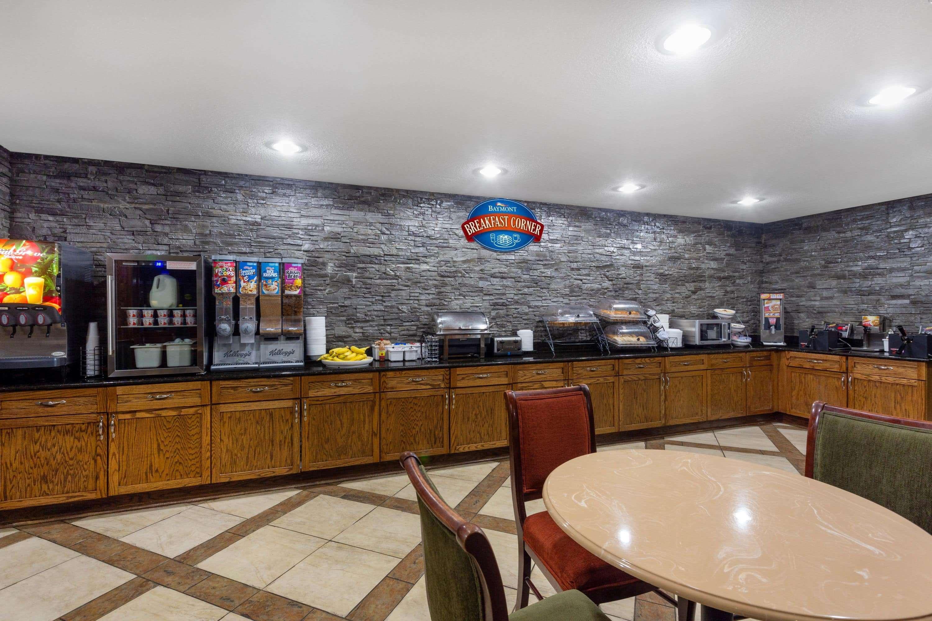 Baymont By Wyndham Elkhart Hotel Exterior photo